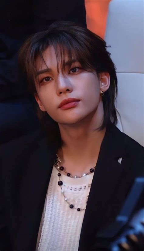 hyunjin kpop model.